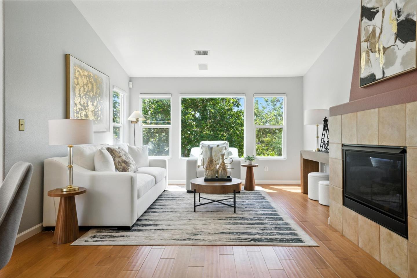 Detail Gallery Image 7 of 55 For 546 Chelsea Xing, San Jose,  CA 95138 - 3 Beds | 2/1 Baths