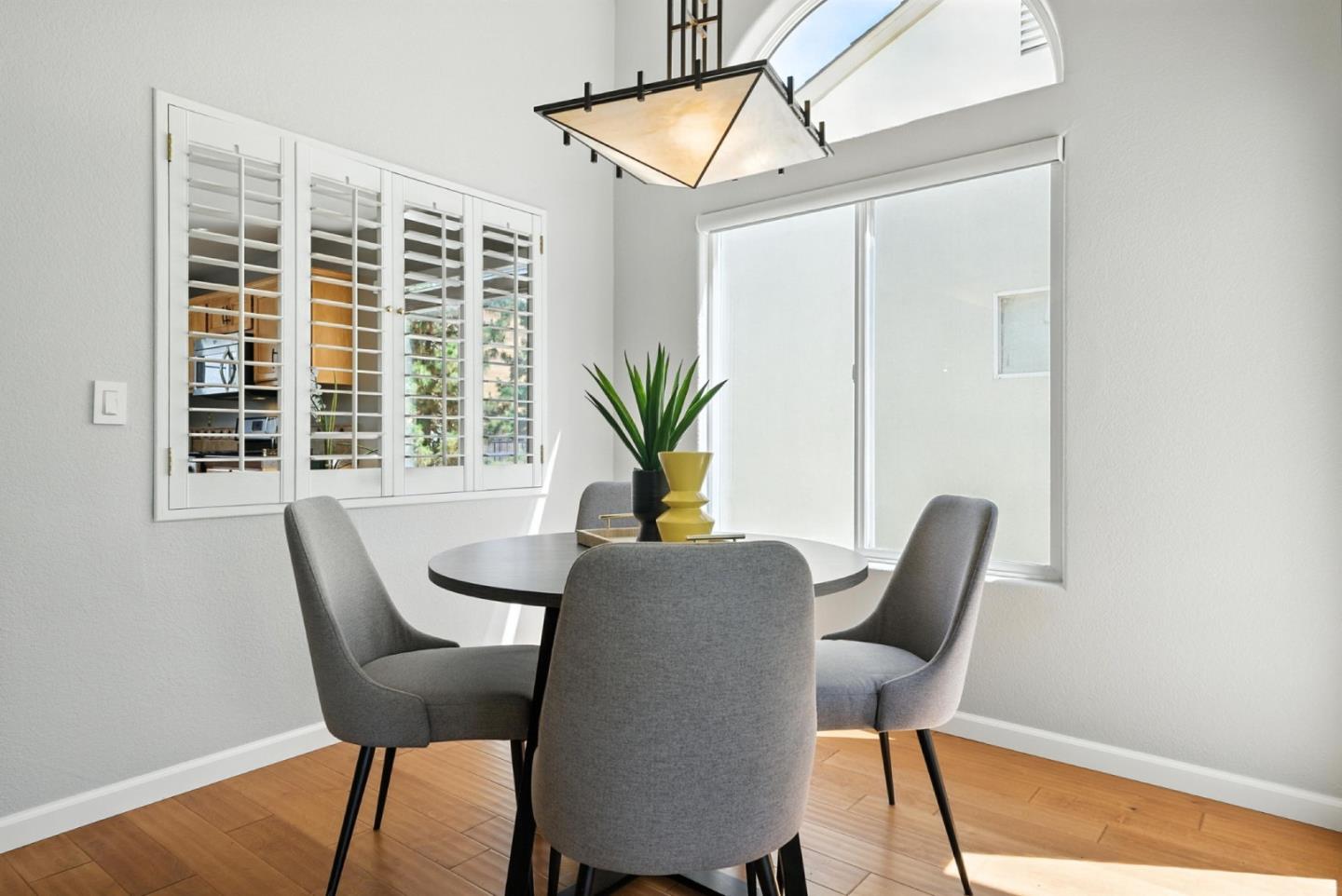 Detail Gallery Image 8 of 55 For 546 Chelsea Xing, San Jose,  CA 95138 - 3 Beds | 2/1 Baths