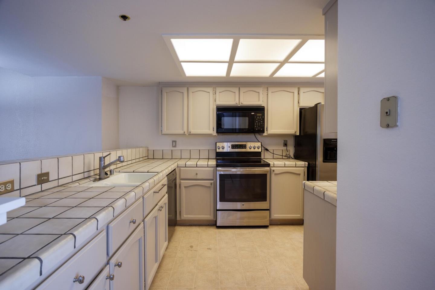 Detail Gallery Image 11 of 36 For 20666 Celeste Cir, Cupertino,  CA 95014 - 1 Beds | 1 Baths