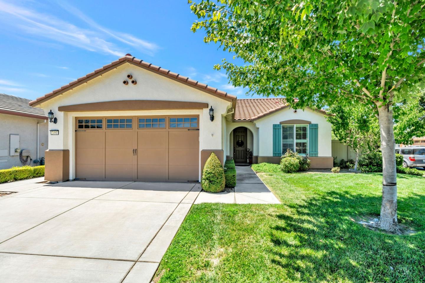 Detail Gallery Image 1 of 27 For 2491 Redbud Way, Manteca,  CA 95336 - 3 Beds | 2 Baths
