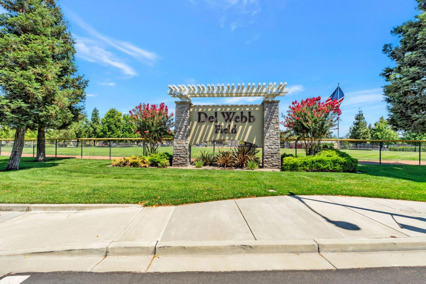 Detail Gallery Image 22 of 27 For 2491 Redbud Way, Manteca,  CA 95336 - 3 Beds | 2 Baths