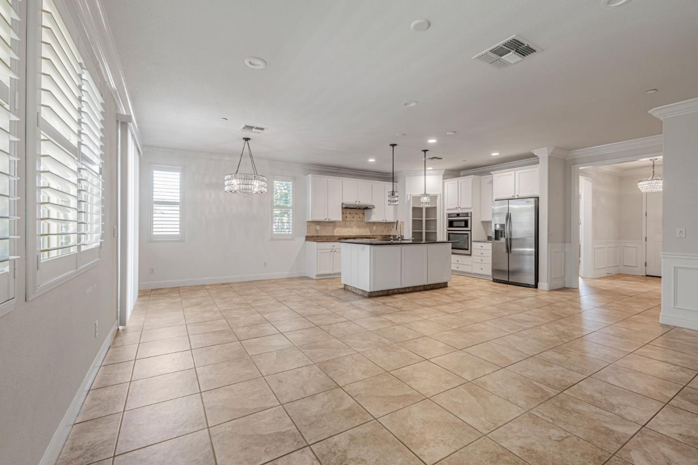 Detail Gallery Image 3 of 27 For 2491 Redbud Way, Manteca,  CA 95336 - 3 Beds | 2 Baths