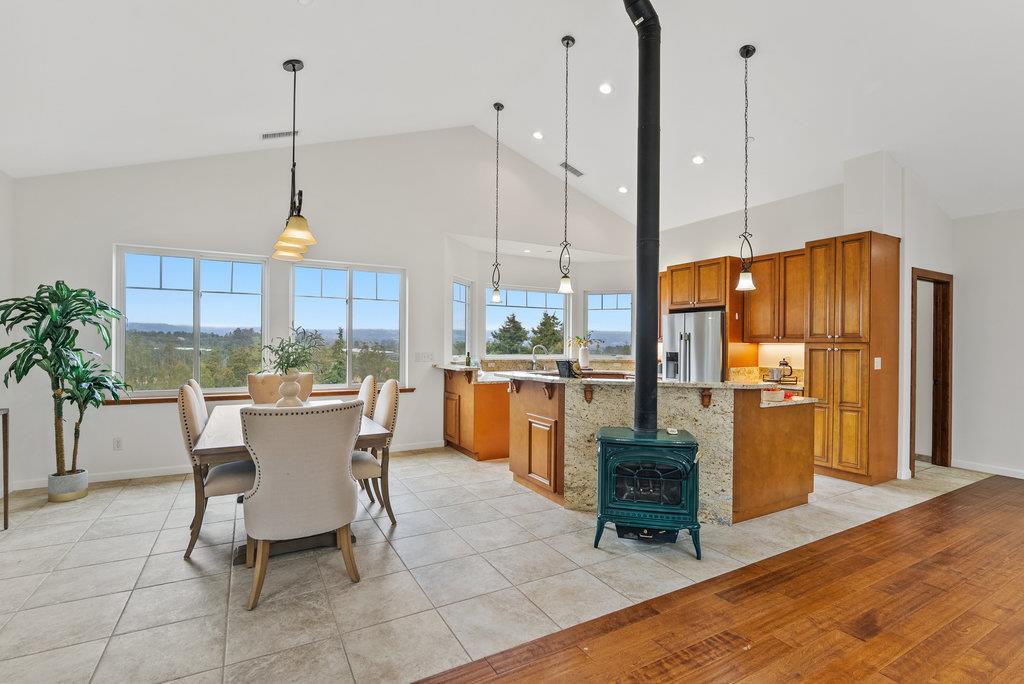 Detail Gallery Image 11 of 60 For 350 Windsong Way, Watsonville,  CA 95076 - 5 Beds | 4 Baths