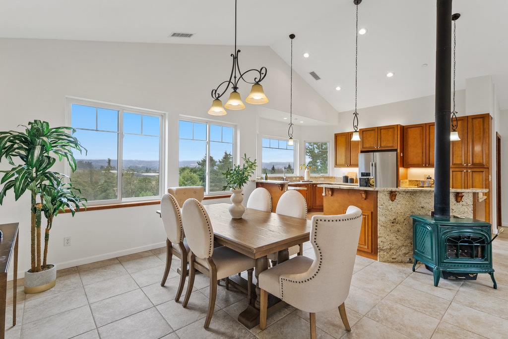 Detail Gallery Image 12 of 60 For 350 Windsong Way, Watsonville,  CA 95076 - 5 Beds | 4 Baths