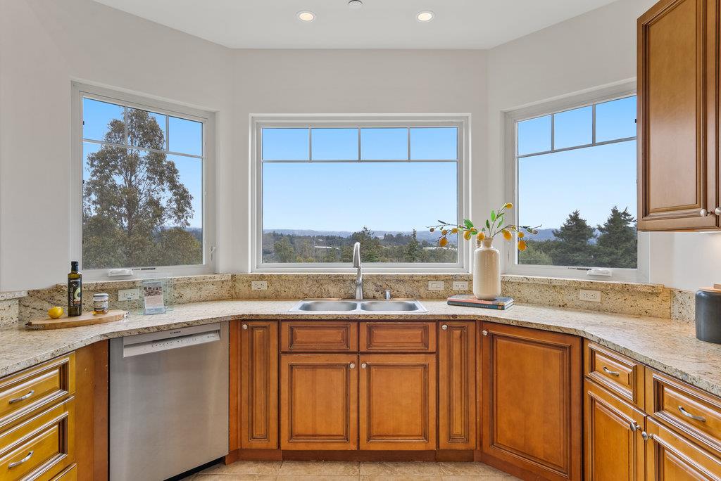 Detail Gallery Image 14 of 60 For 350 Windsong Way, Watsonville,  CA 95076 - 5 Beds | 4 Baths