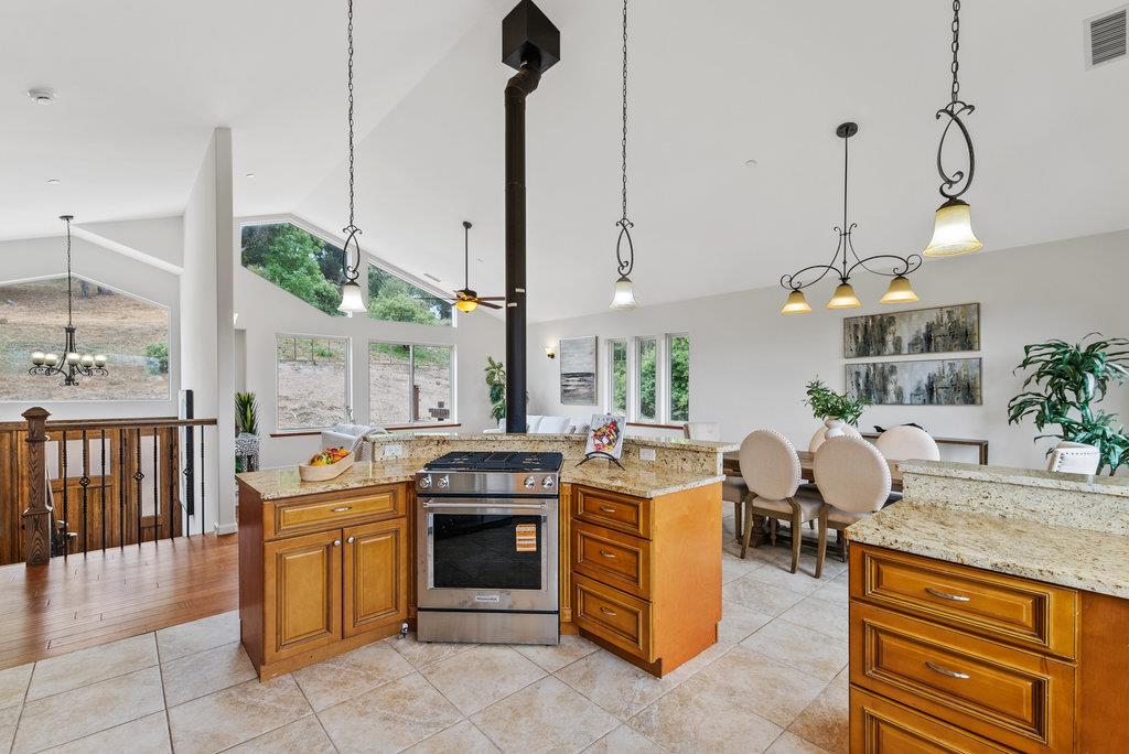 Detail Gallery Image 15 of 60 For 350 Windsong Way, Watsonville,  CA 95076 - 5 Beds | 4 Baths