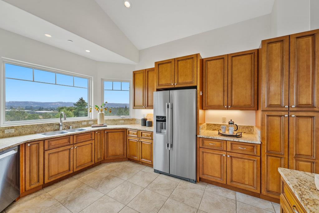 Detail Gallery Image 16 of 60 For 350 Windsong Way, Watsonville,  CA 95076 - 5 Beds | 4 Baths