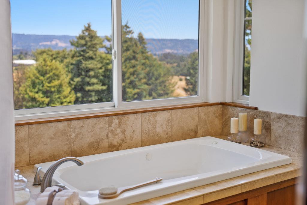 Detail Gallery Image 23 of 60 For 350 Windsong Way, Watsonville,  CA 95076 - 5 Beds | 4 Baths