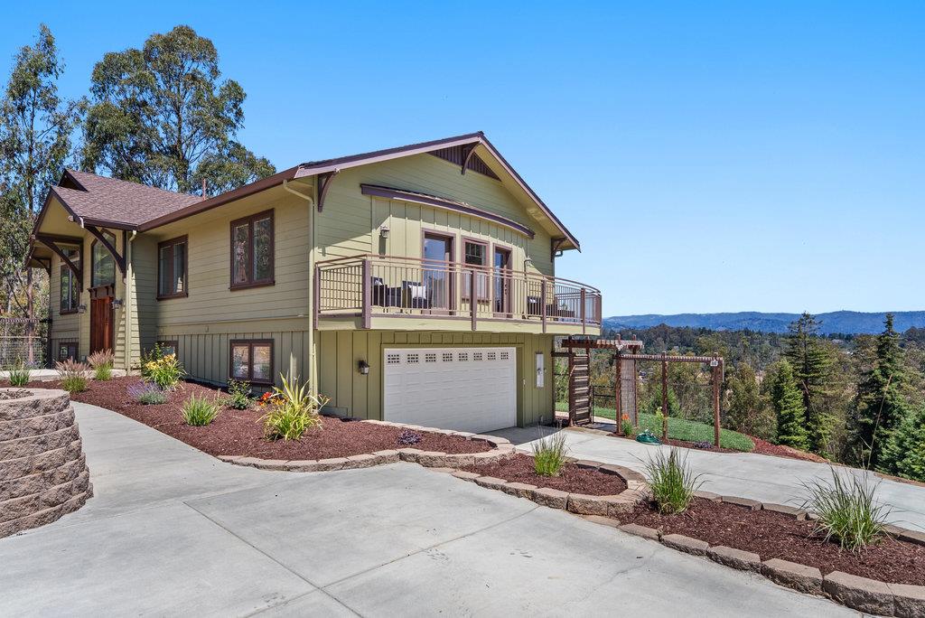 Detail Gallery Image 4 of 60 For 350 Windsong Way, Watsonville,  CA 95076 - 5 Beds | 4 Baths