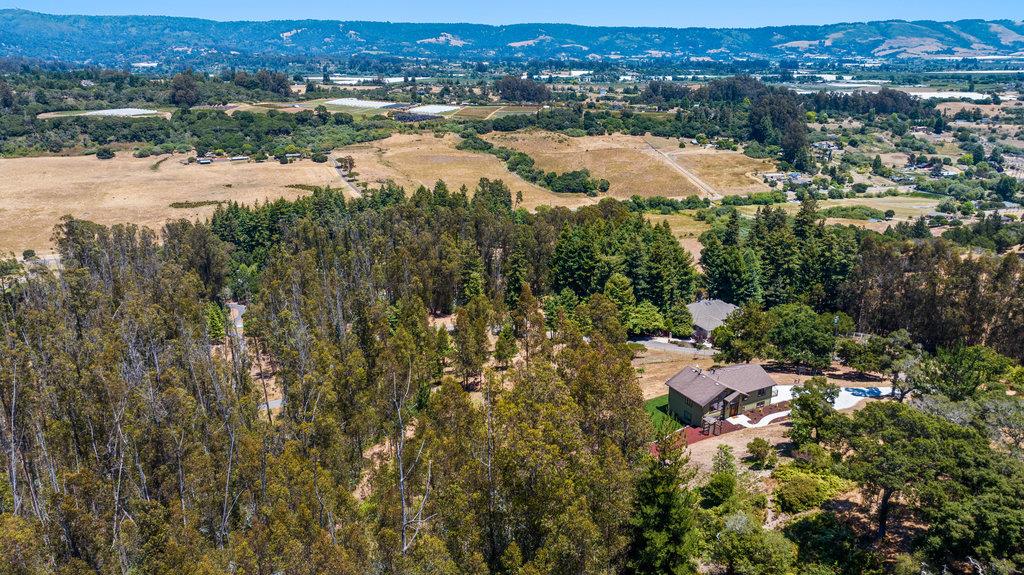 Detail Gallery Image 6 of 60 For 350 Windsong Way, Watsonville,  CA 95076 - 5 Beds | 4 Baths