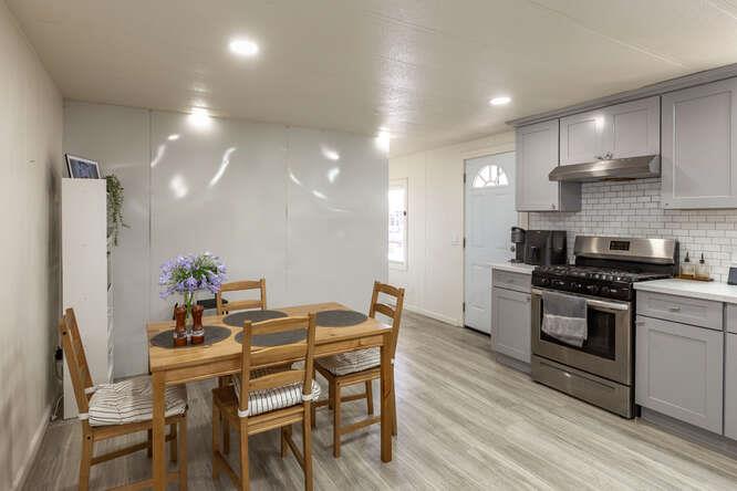 Detail Gallery Image 2 of 34 For 2151 Oakland Rd #297,  San Jose,  CA 95131 - 4 Beds | 2 Baths