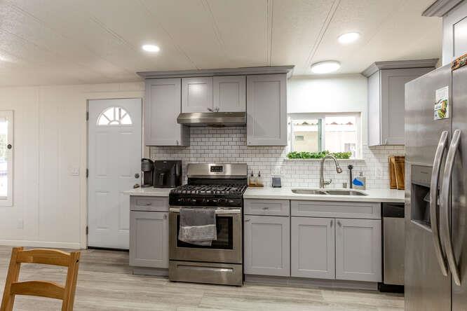 Detail Gallery Image 3 of 34 For 2151 Oakland Rd #297,  San Jose,  CA 95131 - 4 Beds | 2 Baths