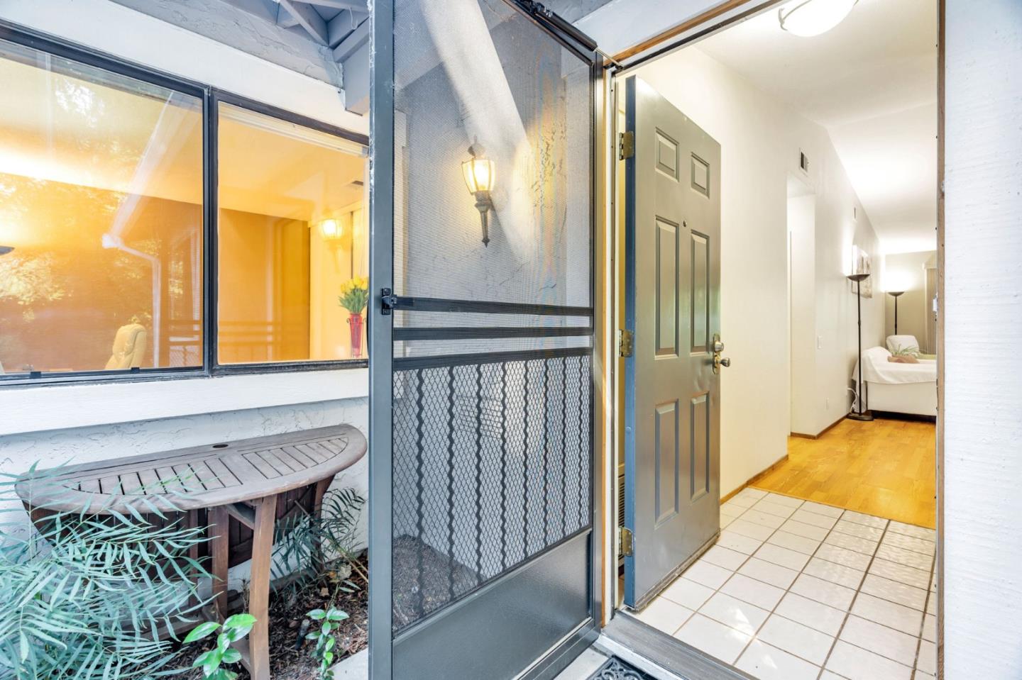 Detail Gallery Image 8 of 34 For 5022 Treaty Ct, San Jose,  CA 95136 - 2 Beds | 2 Baths
