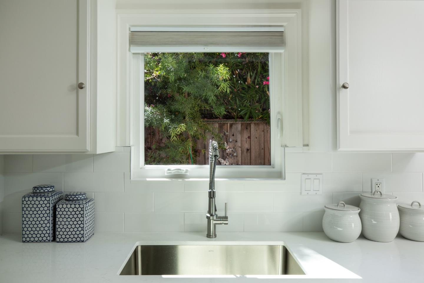 Detail Gallery Image 8 of 18 For 822 Jordan Ave, Los Altos,  CA 94022 - 2 Beds | 1/1 Baths