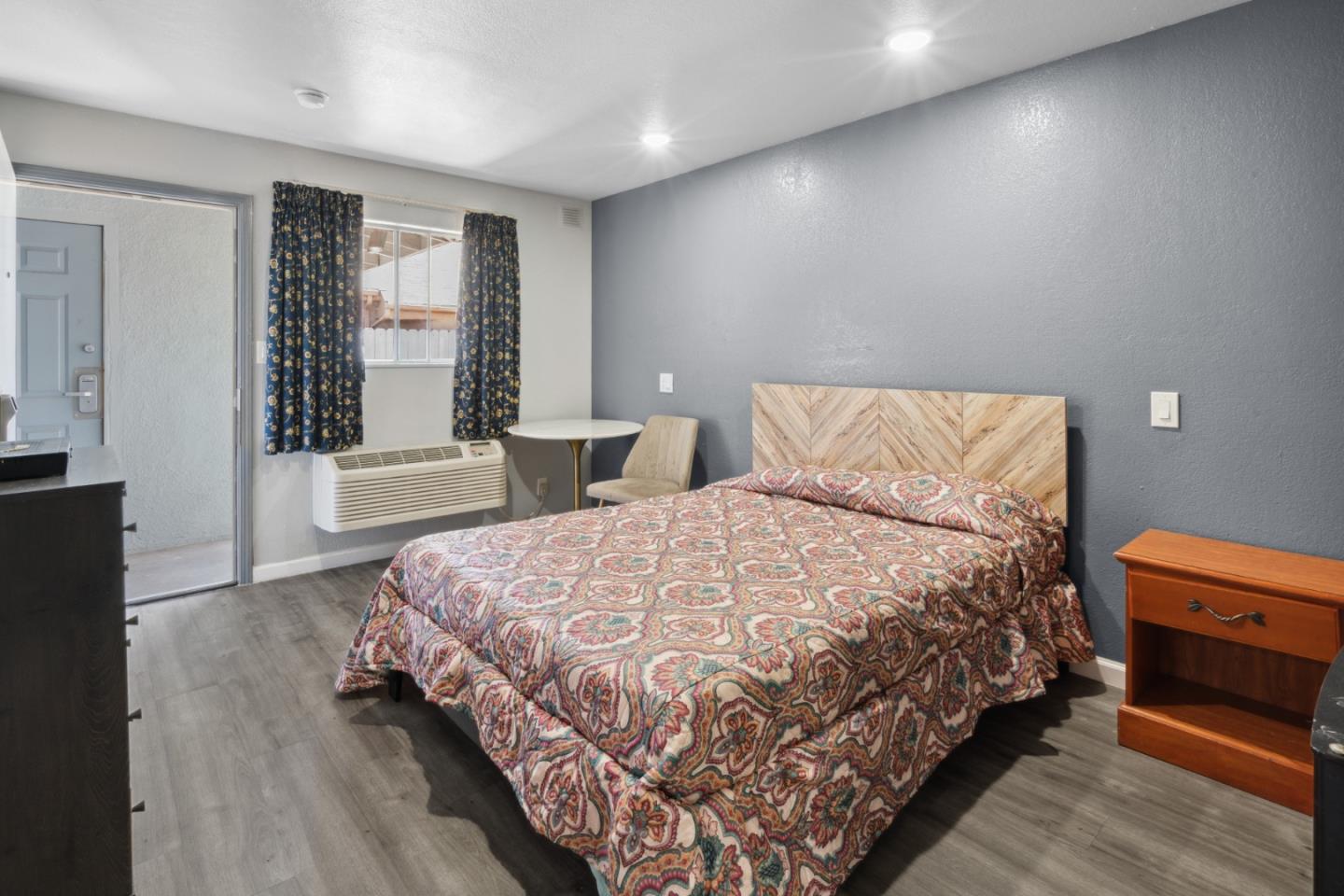 Detail Gallery Image 17 of 40 For 839 Isabella St, Oakland,  CA 94607 - – Beds | – Baths