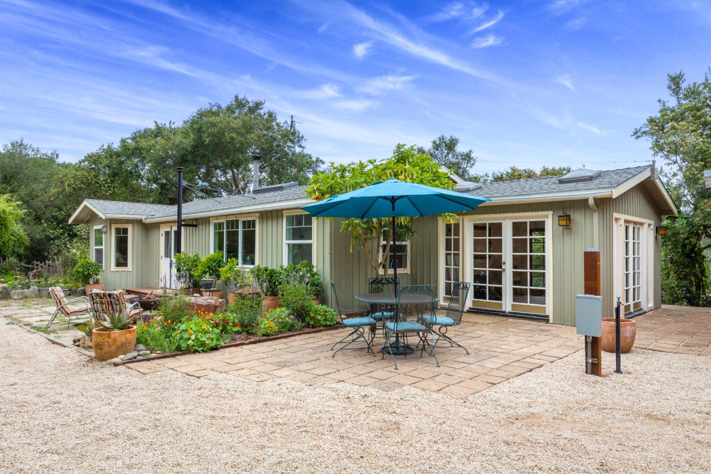 Detail Gallery Image 3 of 52 For 122 Strawberry Canyon Rd, Royal Oaks,  CA 95076 - 2 Beds | 1 Baths
