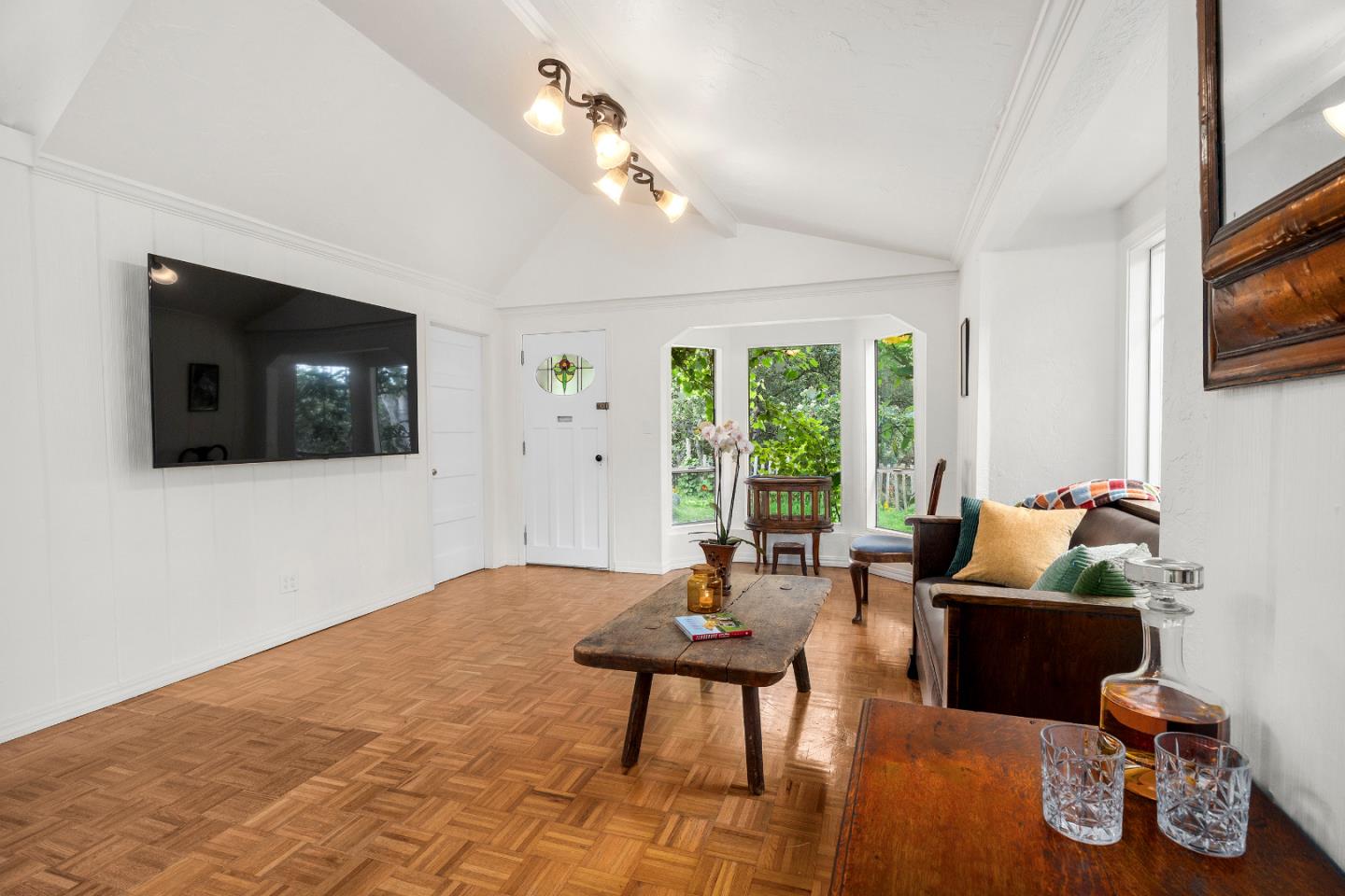 Detail Gallery Image 8 of 52 For 122 Strawberry Canyon Rd, Royal Oaks,  CA 95076 - 2 Beds | 1 Baths