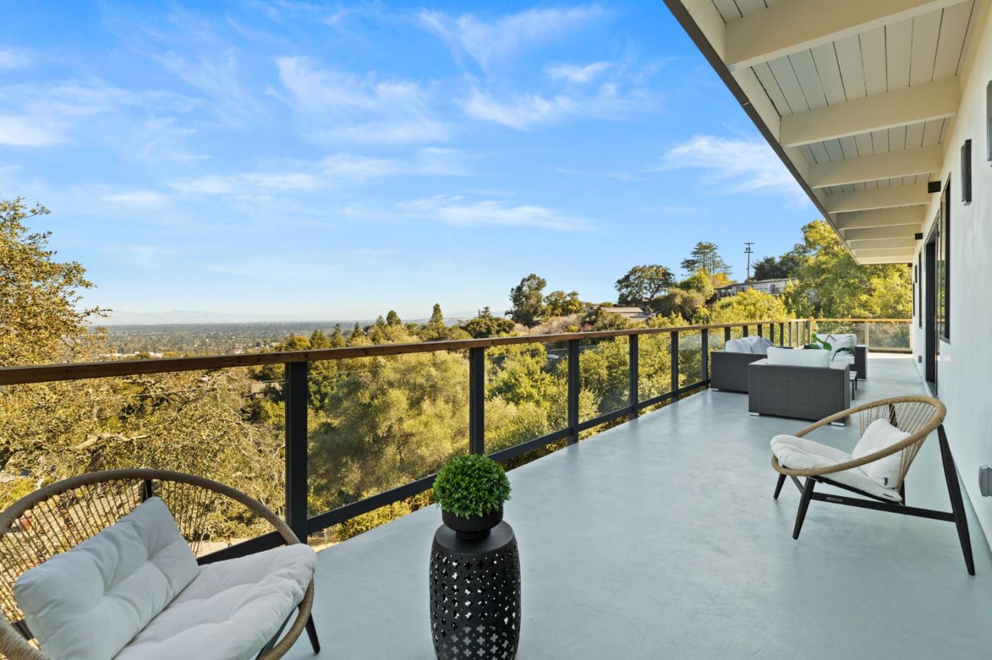 Detail Gallery Image 10 of 41 For 760 Loma Ct, Redwood City,  CA 94062 - 4 Beds | 3/1 Baths