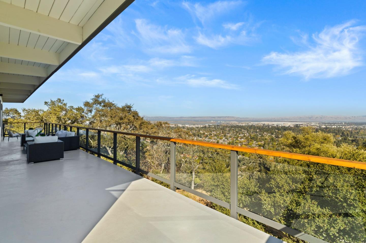 Detail Gallery Image 11 of 41 For 760 Loma Ct, Redwood City,  CA 94062 - 4 Beds | 3/1 Baths
