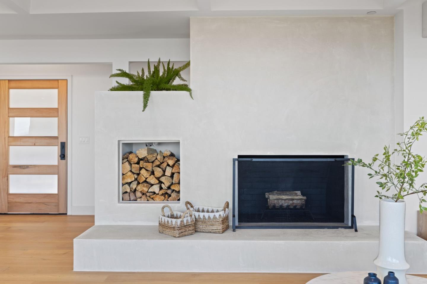 Detail Gallery Image 14 of 41 For 760 Loma Ct, Redwood City,  CA 94062 - 4 Beds | 3/1 Baths