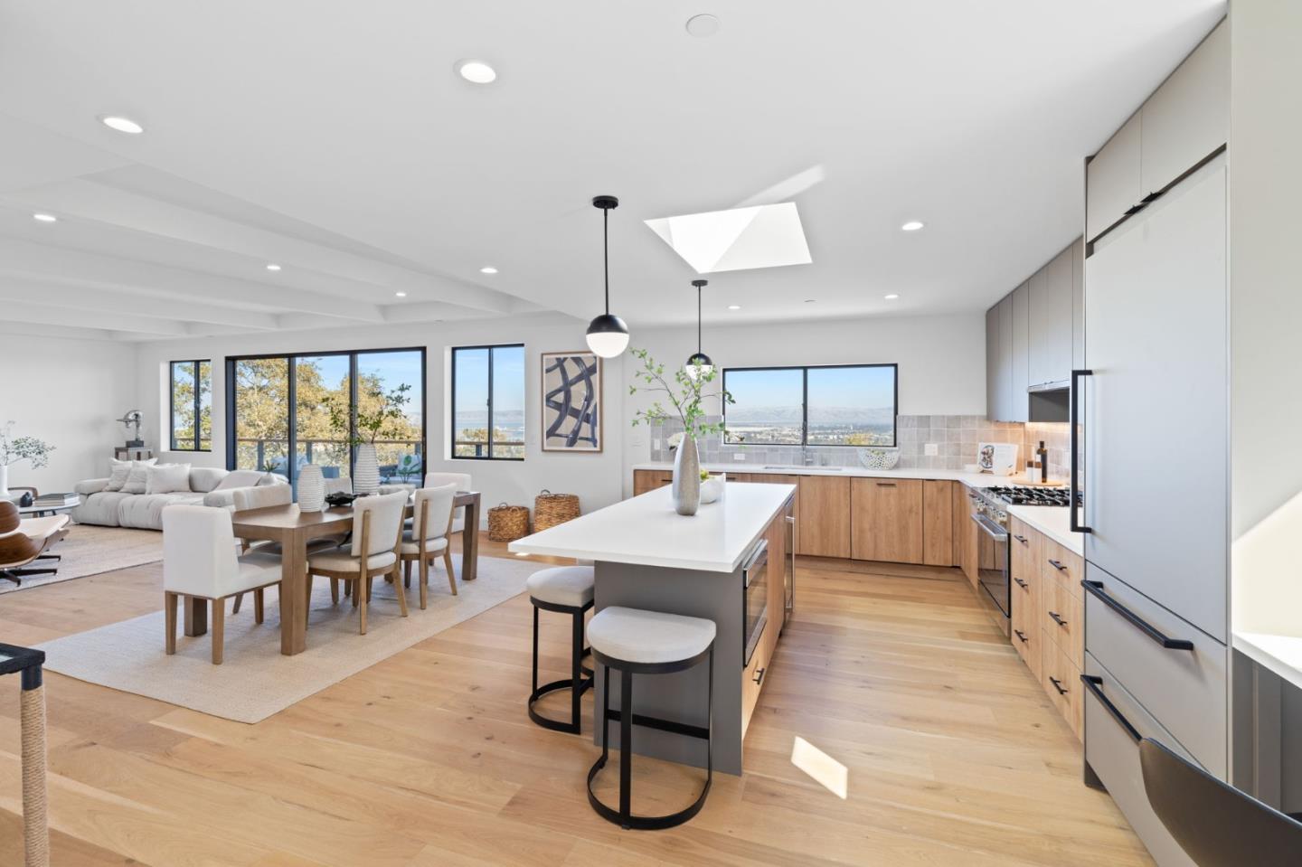 Detail Gallery Image 20 of 41 For 760 Loma Ct, Redwood City,  CA 94062 - 4 Beds | 3/1 Baths
