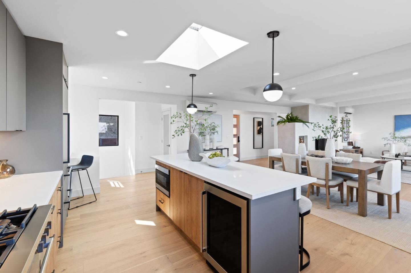 Detail Gallery Image 25 of 41 For 760 Loma Ct, Redwood City,  CA 94062 - 4 Beds | 3/1 Baths