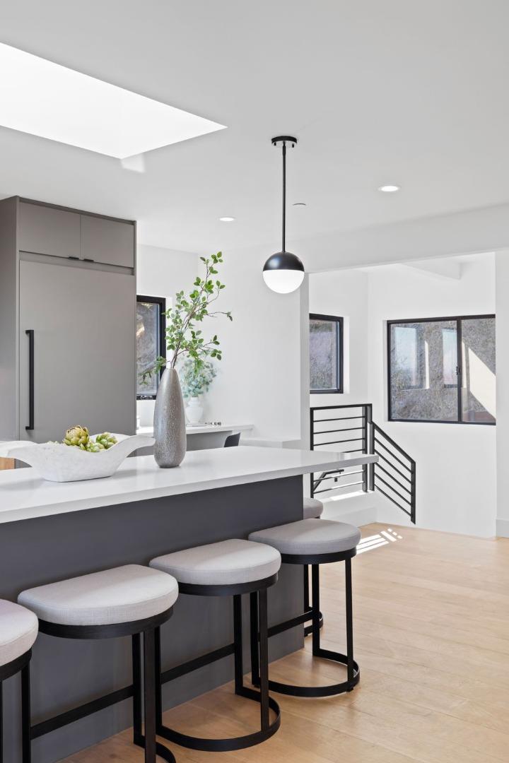 Detail Gallery Image 26 of 41 For 760 Loma Ct, Redwood City,  CA 94062 - 4 Beds | 3/1 Baths