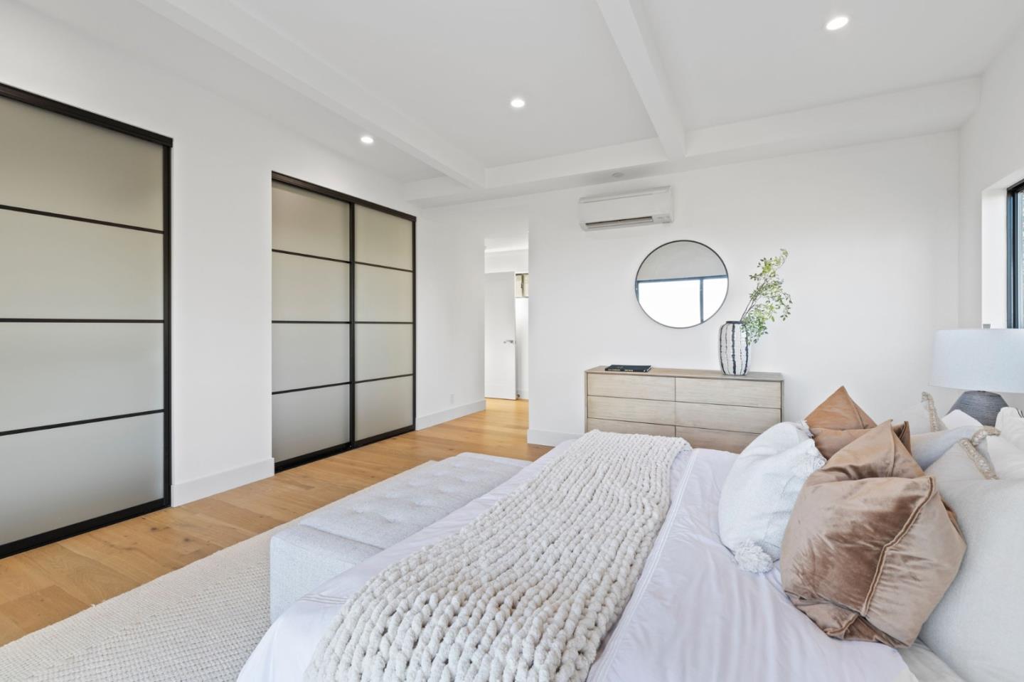Detail Gallery Image 30 of 41 For 760 Loma Ct, Redwood City,  CA 94062 - 4 Beds | 3/1 Baths