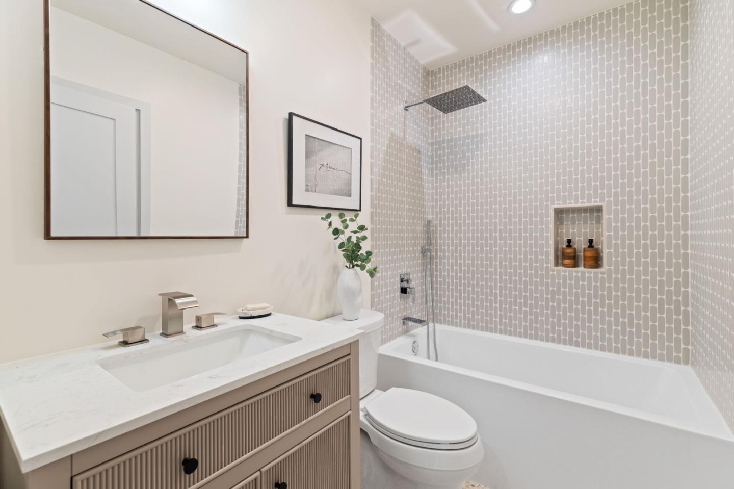 Detail Gallery Image 33 of 41 For 760 Loma Ct, Redwood City,  CA 94062 - 4 Beds | 3/1 Baths