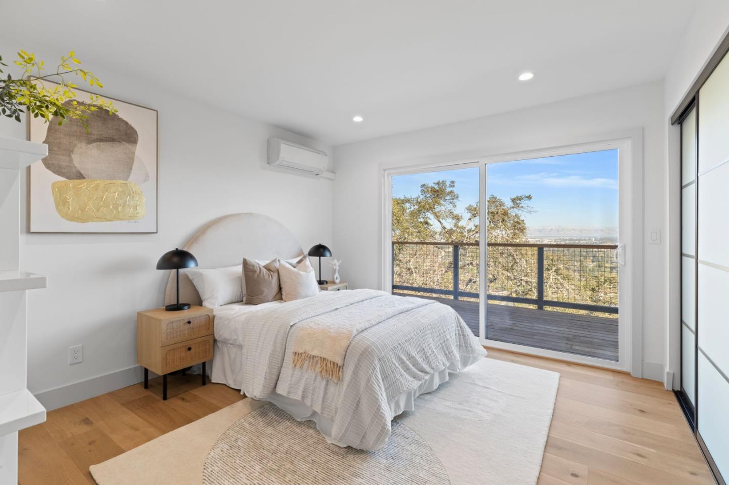 Detail Gallery Image 34 of 41 For 760 Loma Ct, Redwood City,  CA 94062 - 4 Beds | 3/1 Baths