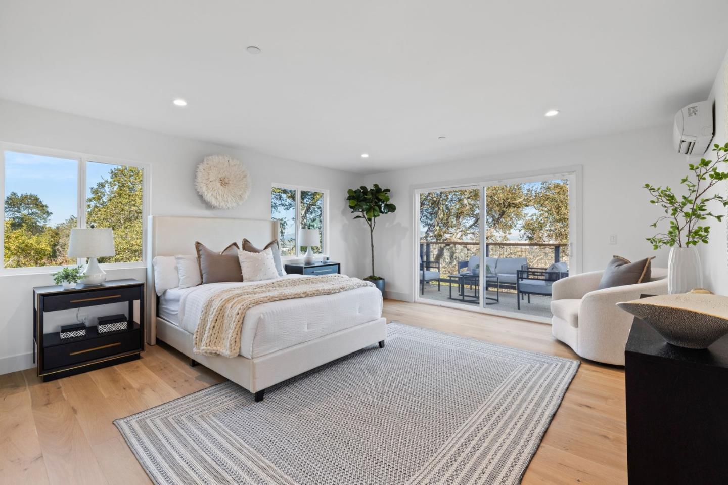 Detail Gallery Image 35 of 41 For 760 Loma Ct, Redwood City,  CA 94062 - 4 Beds | 3/1 Baths