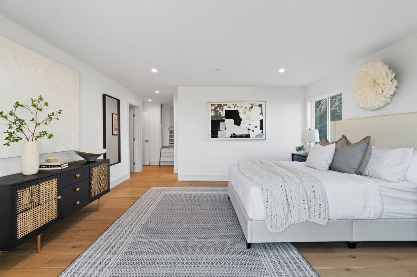 Detail Gallery Image 36 of 41 For 760 Loma Ct, Redwood City,  CA 94062 - 4 Beds | 3/1 Baths