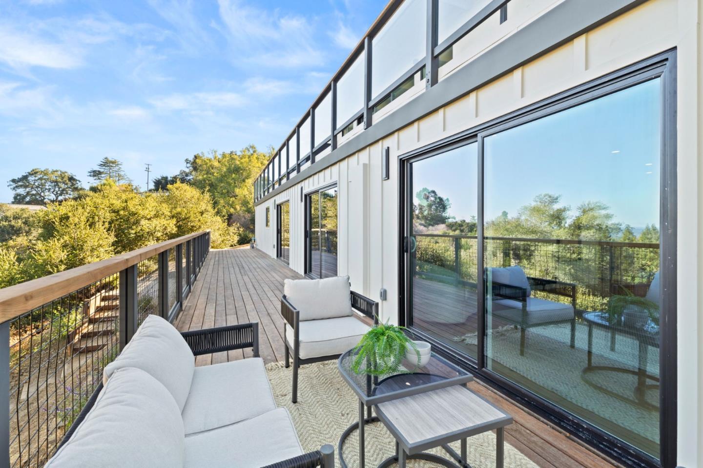 Detail Gallery Image 38 of 41 For 760 Loma Ct, Redwood City,  CA 94062 - 4 Beds | 3/1 Baths