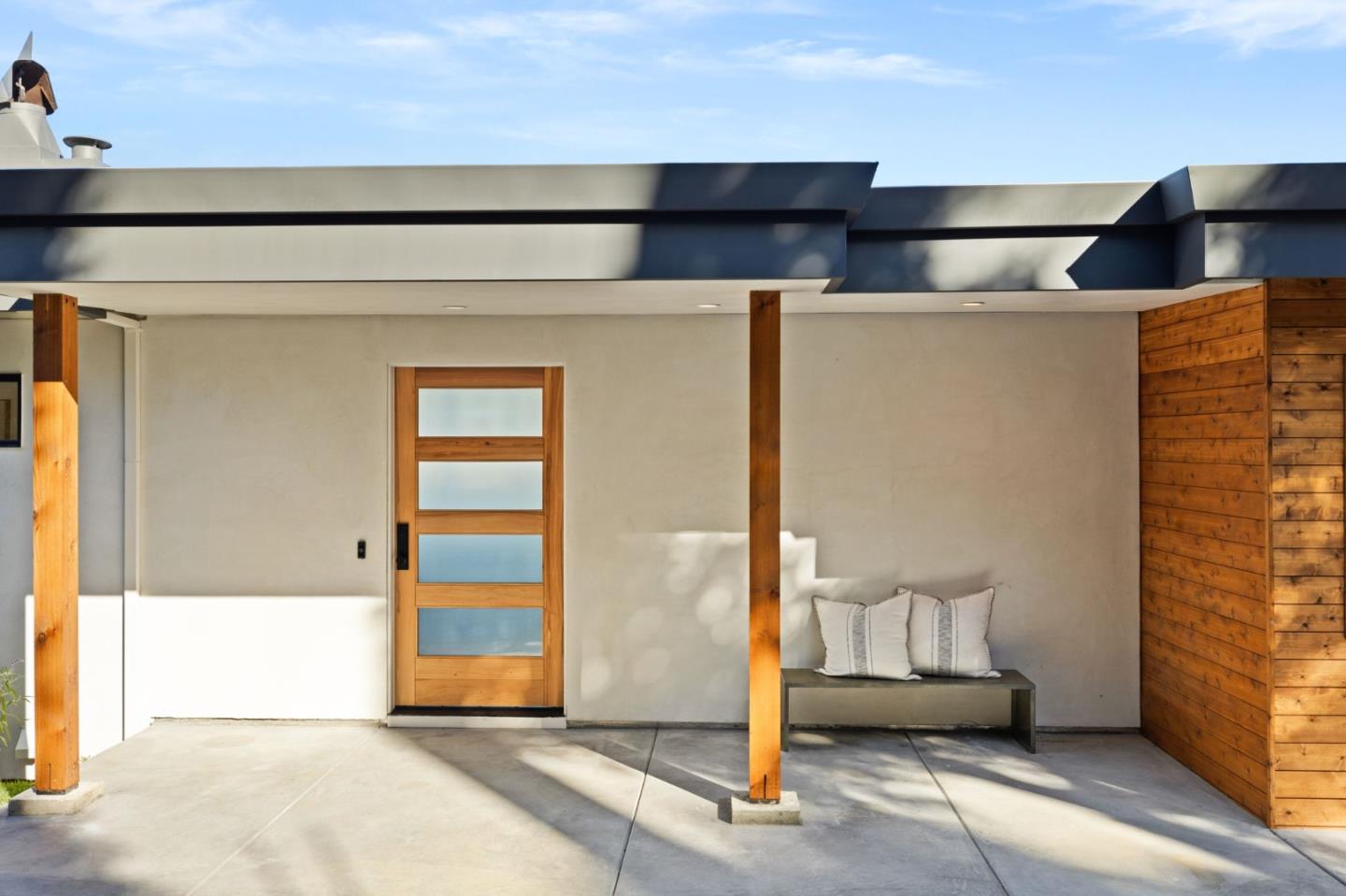 Detail Gallery Image 4 of 41 For 760 Loma Ct, Redwood City,  CA 94062 - 4 Beds | 3/1 Baths