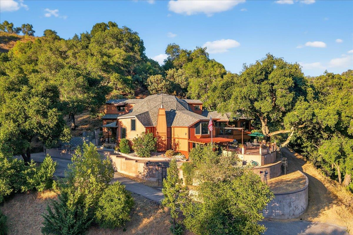 Detail Gallery Image 8 of 108 For 5224 Twin Falls Rd, Morgan Hill,  CA 95037 - 3 Beds | 2 Baths