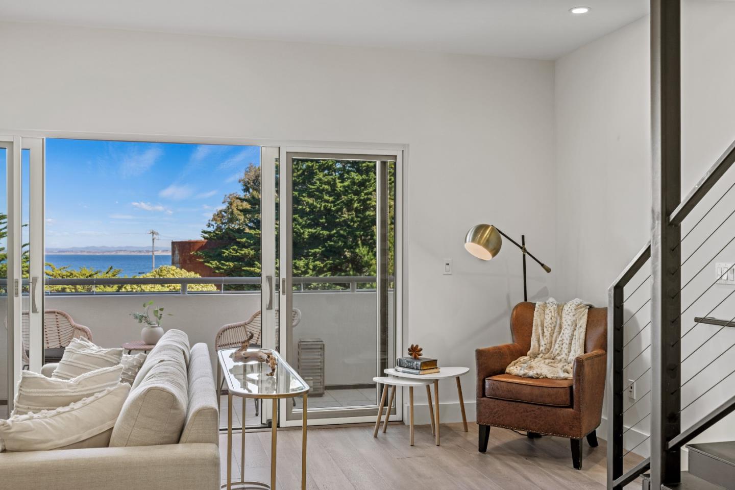 Detail Gallery Image 10 of 26 For 457 Wave St #1,  Monterey,  CA 93940 - 2 Beds | 1/1 Baths