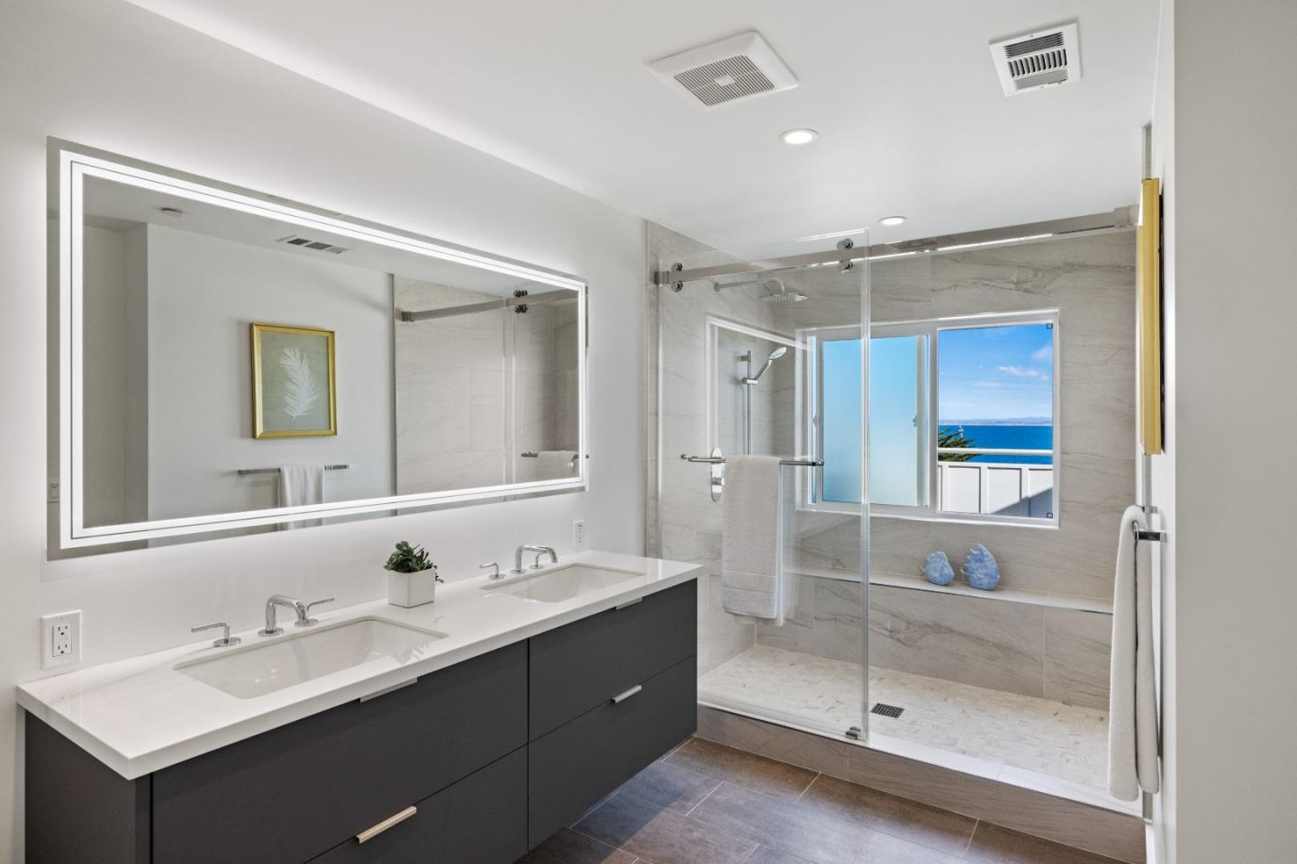 Detail Gallery Image 15 of 26 For 457 Wave St #1,  Monterey,  CA 93940 - 2 Beds | 1/1 Baths