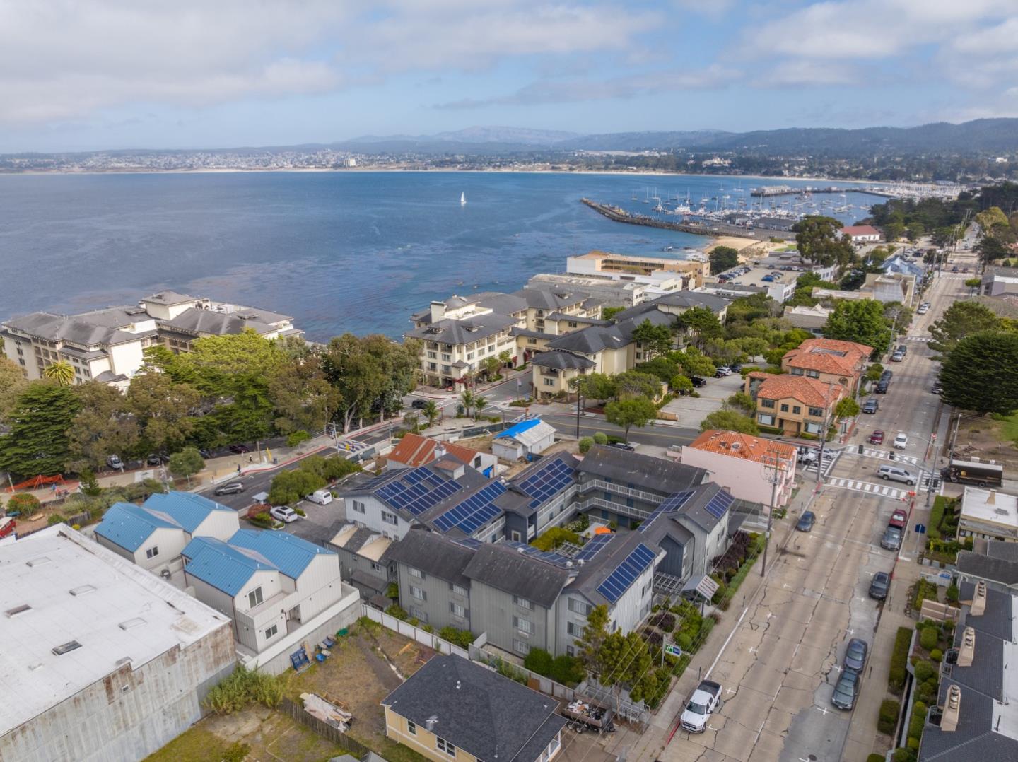 Detail Gallery Image 24 of 26 For 457 Wave St #1,  Monterey,  CA 93940 - 2 Beds | 1/1 Baths