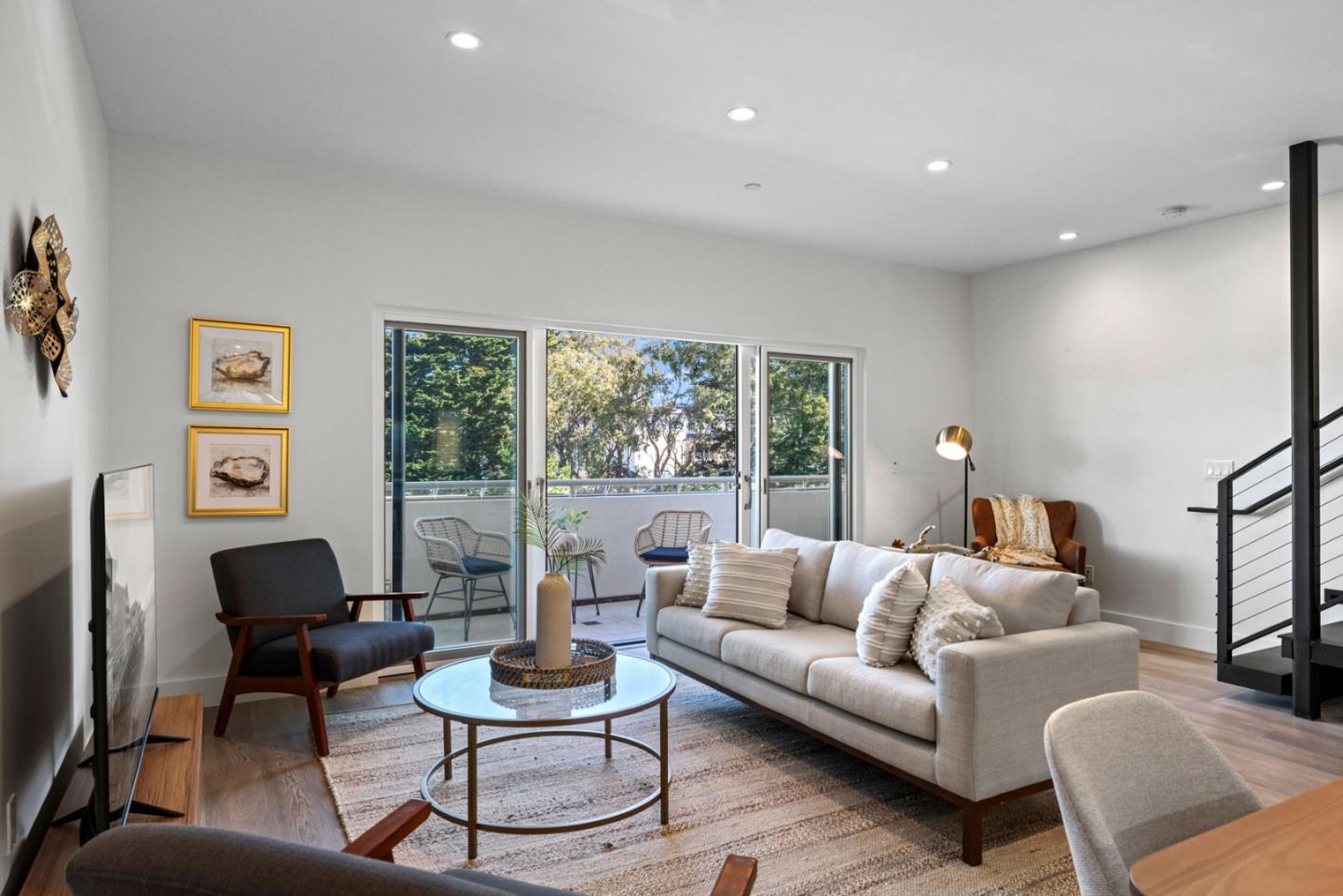Detail Gallery Image 4 of 26 For 457 Wave St #1,  Monterey,  CA 93940 - 2 Beds | 1/1 Baths