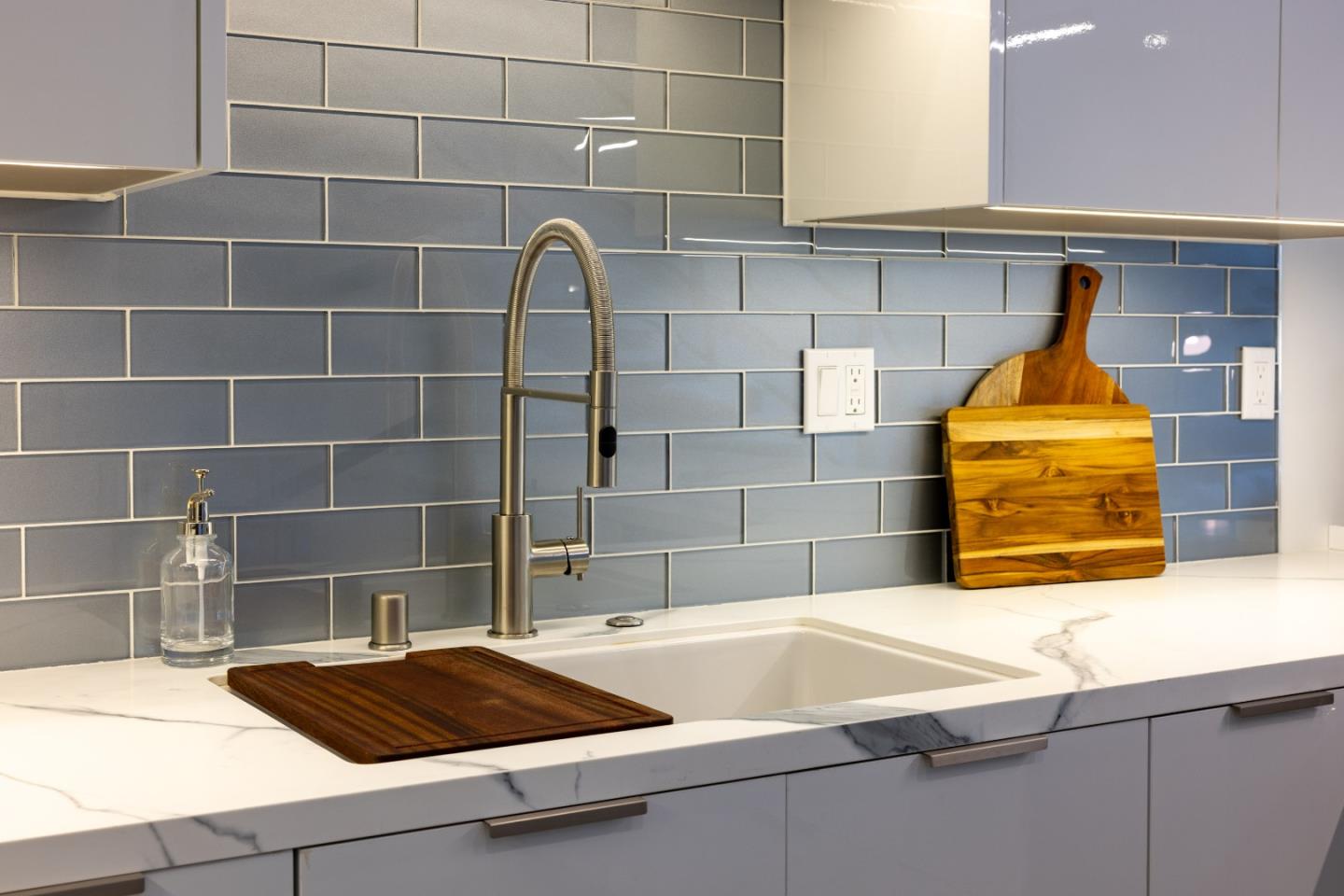 Detail Gallery Image 8 of 26 For 457 Wave St #1,  Monterey,  CA 93940 - 2 Beds | 1/1 Baths
