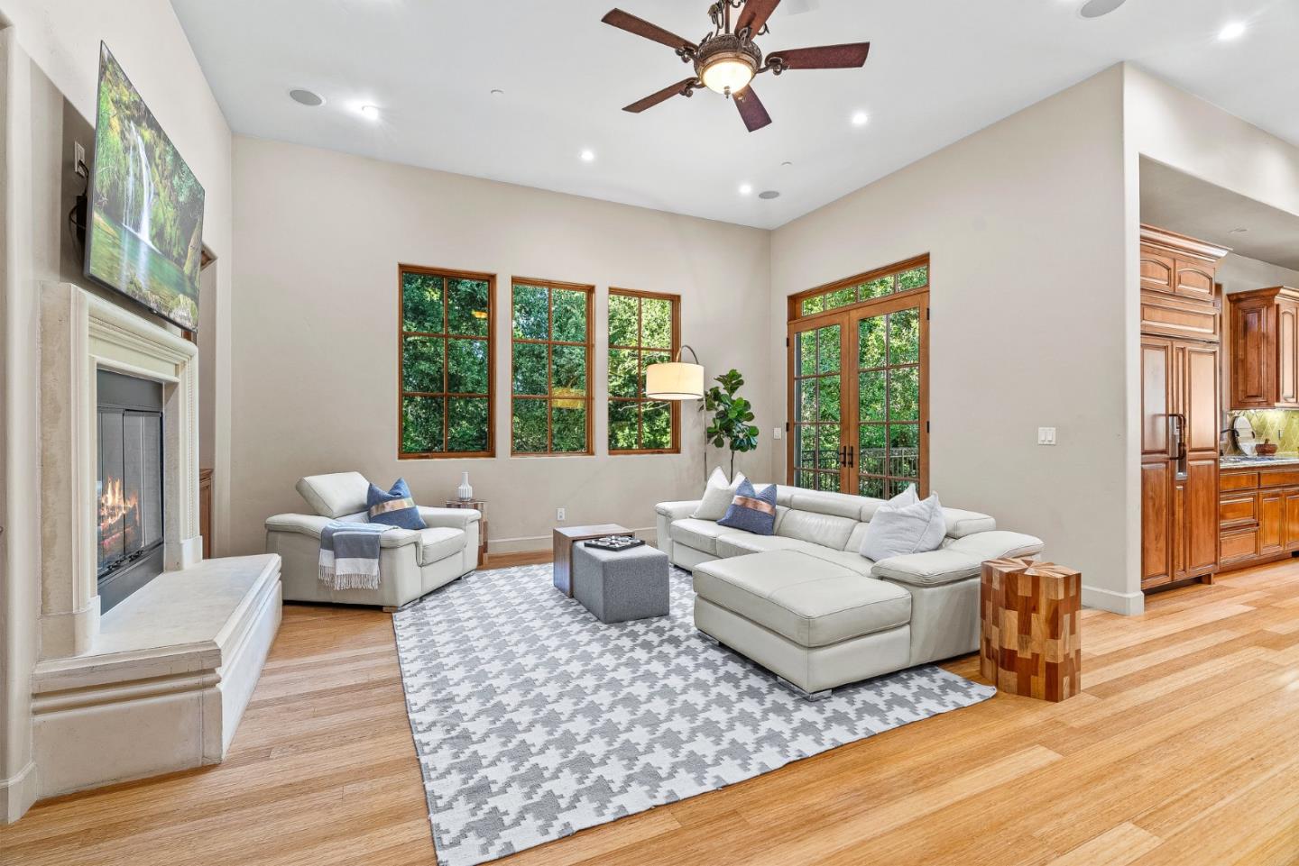 Detail Gallery Image 14 of 75 For 11860 Francemont Dr, Los Altos Hills,  CA 94022 - 7 Beds | 6 Baths