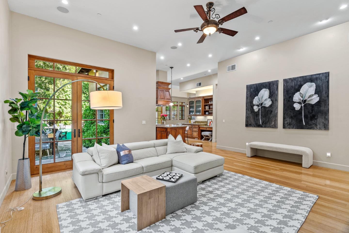 Detail Gallery Image 15 of 75 For 11860 Francemont Dr, Los Altos Hills,  CA 94022 - 7 Beds | 6 Baths