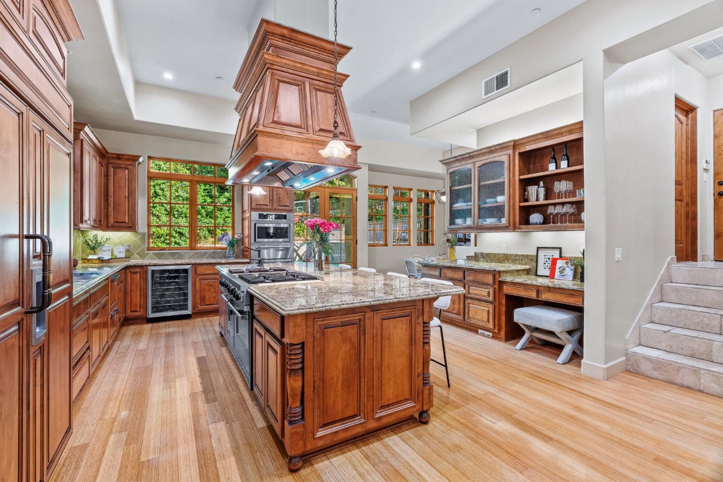 Detail Gallery Image 18 of 75 For 11860 Francemont Dr, Los Altos Hills,  CA 94022 - 7 Beds | 6 Baths