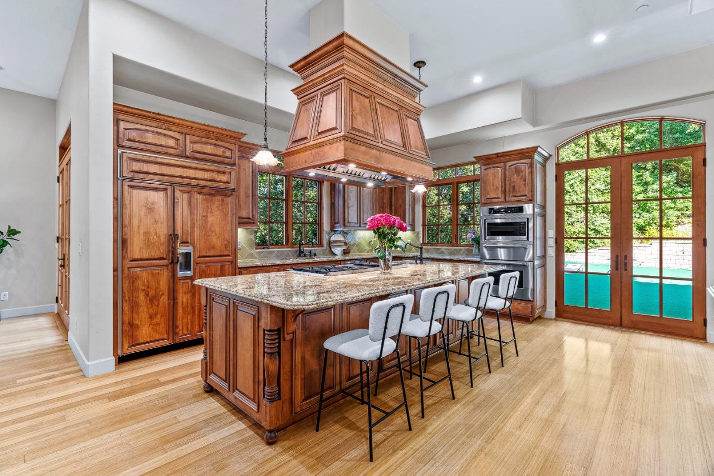 Detail Gallery Image 19 of 75 For 11860 Francemont Dr, Los Altos Hills,  CA 94022 - 7 Beds | 6 Baths