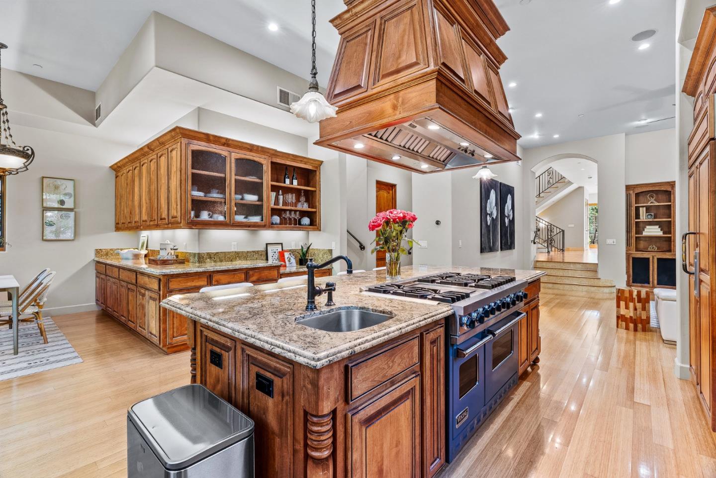 Detail Gallery Image 21 of 75 For 11860 Francemont Dr, Los Altos Hills,  CA 94022 - 7 Beds | 6 Baths