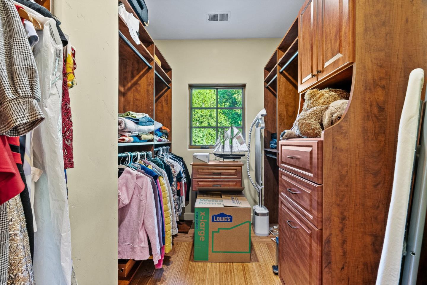 Detail Gallery Image 44 of 75 For 11860 Francemont Dr, Los Altos Hills,  CA 94022 - 7 Beds | 6 Baths