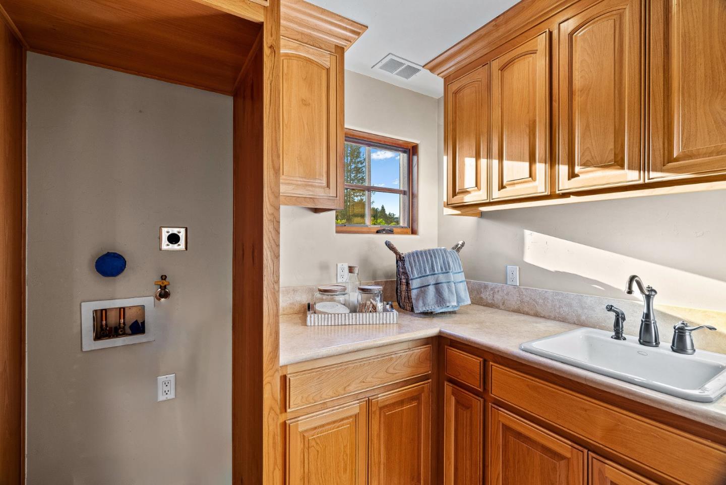 Detail Gallery Image 49 of 75 For 11860 Francemont Dr, Los Altos Hills,  CA 94022 - 7 Beds | 6 Baths