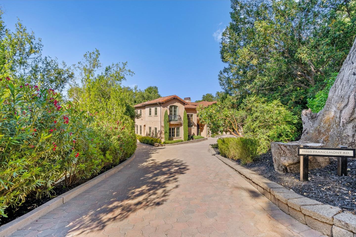 Detail Gallery Image 8 of 75 For 11860 Francemont Dr, Los Altos Hills,  CA 94022 - 7 Beds | 6 Baths