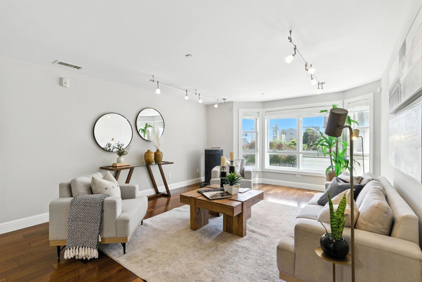 Detail Gallery Image 2 of 29 For 2443 Clement St #4,  San Francisco,  CA 94121 - 2 Beds | 1 Baths