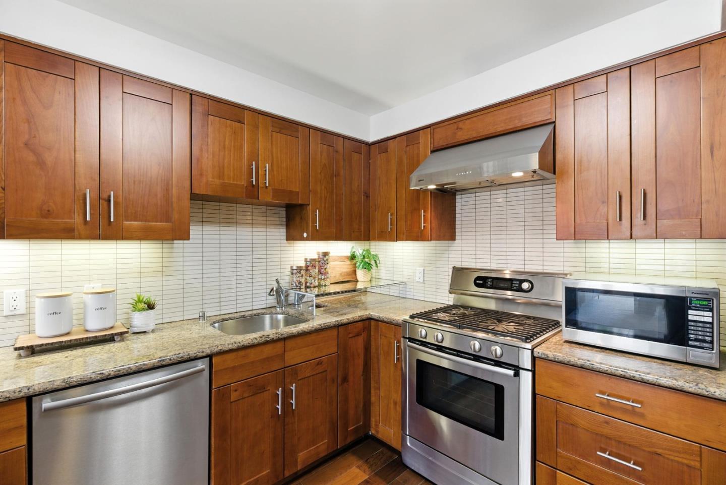 Detail Gallery Image 7 of 29 For 2443 Clement St #4,  San Francisco,  CA 94121 - 2 Beds | 1 Baths
